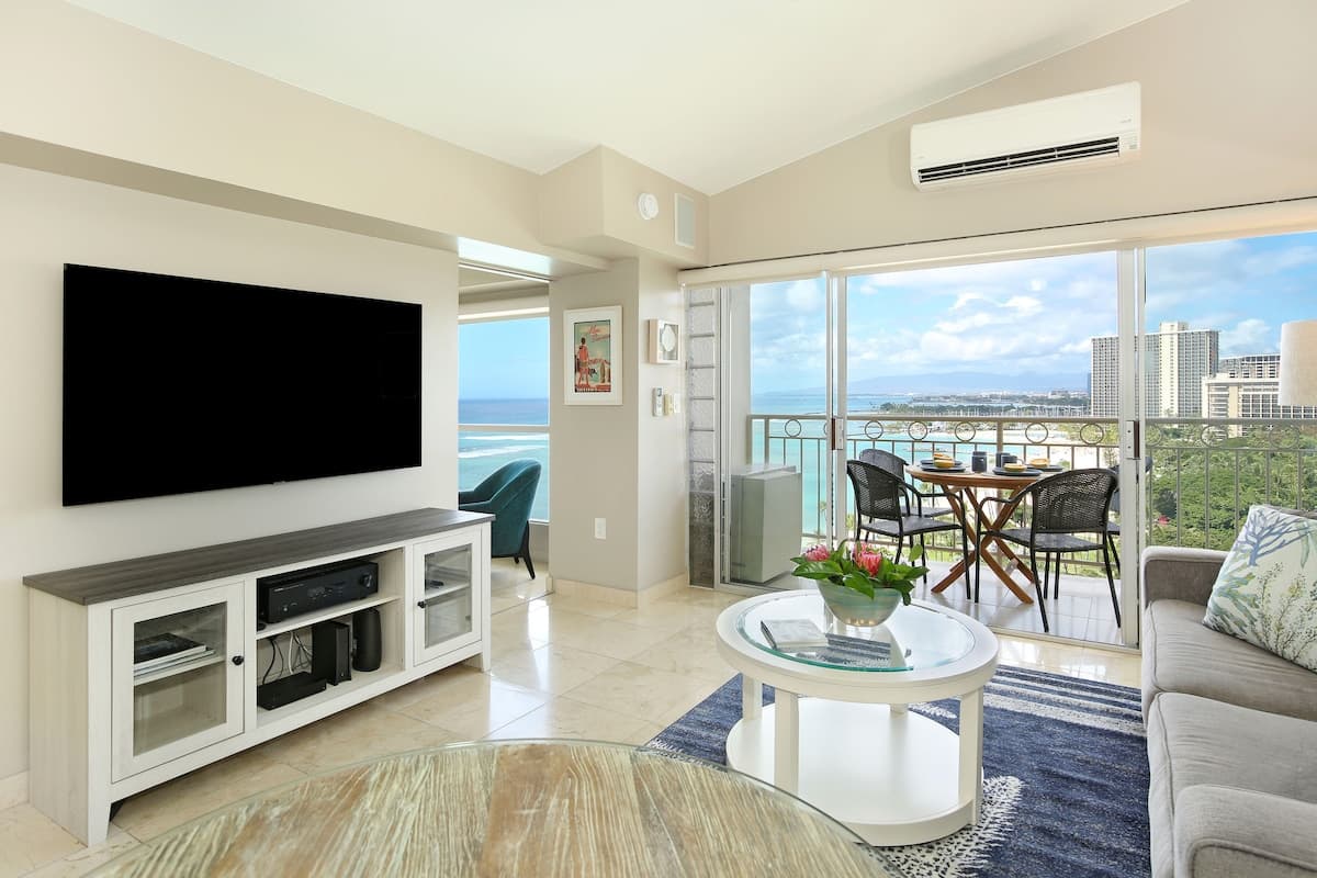 Condo in Honolulu · ★4.68 · 1 bedroom · 2 beds · 1 private bath - Photo 2