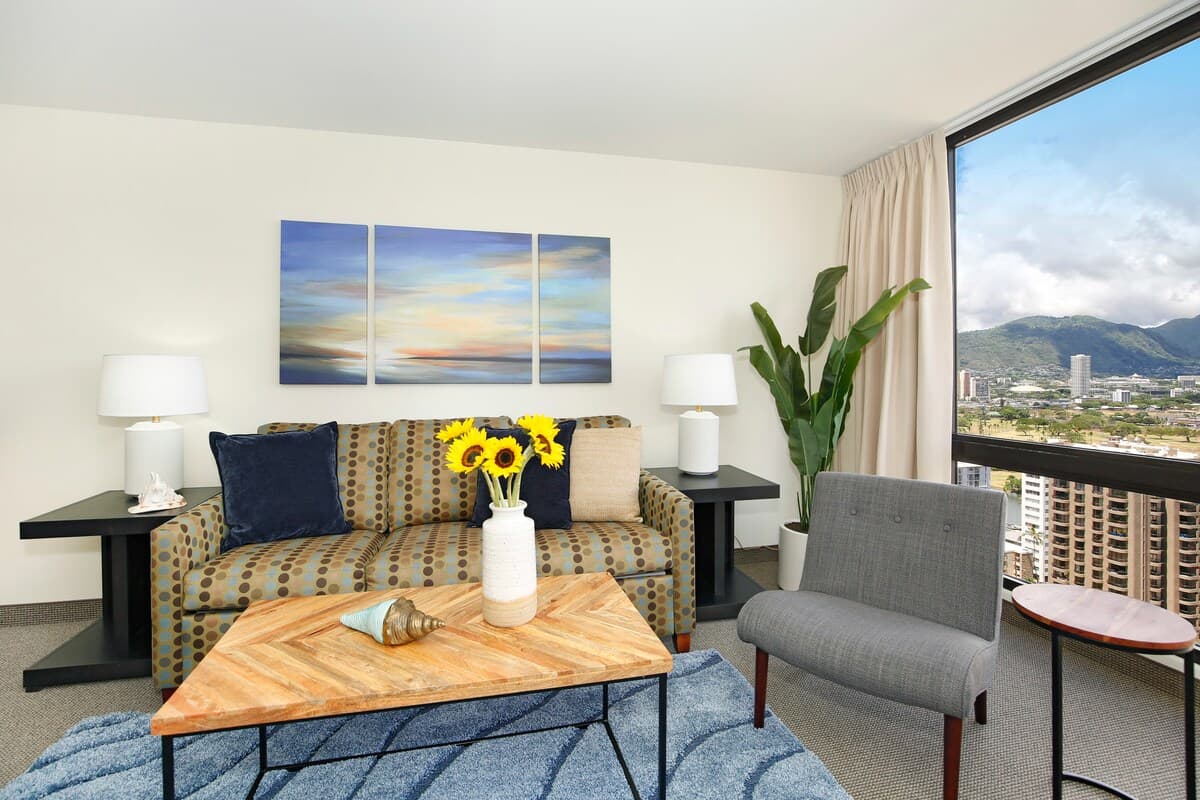 Condo in Honolulu · ★4.9 · 1 bedroom · 2 beds · 1 private bath - Photo 2