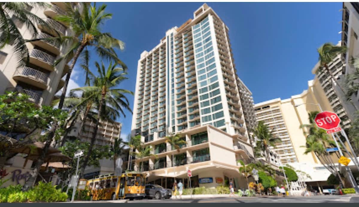 Resort in Honolulu · ★4.33 · 1 bedroom · 2 beds · 2 private baths - Photo 2