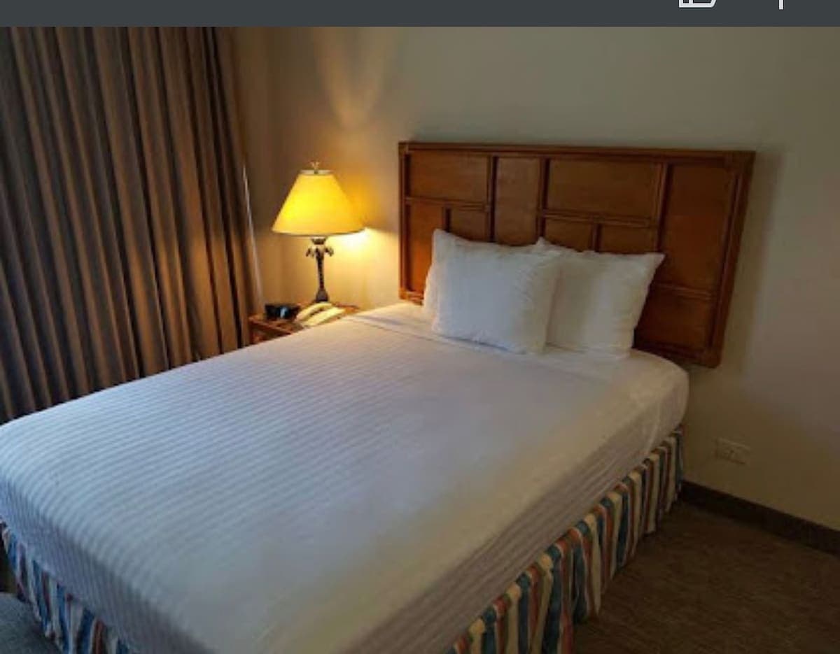 Resort in Honolulu · ★4.33 · 1 bedroom · 2 beds · 2 private baths - Photo 5
