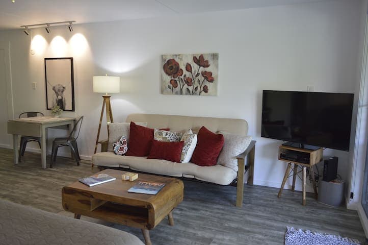 Condo in Kihei · ★4.9 · Studio · 2 beds · 1 private bath - Photo 1
