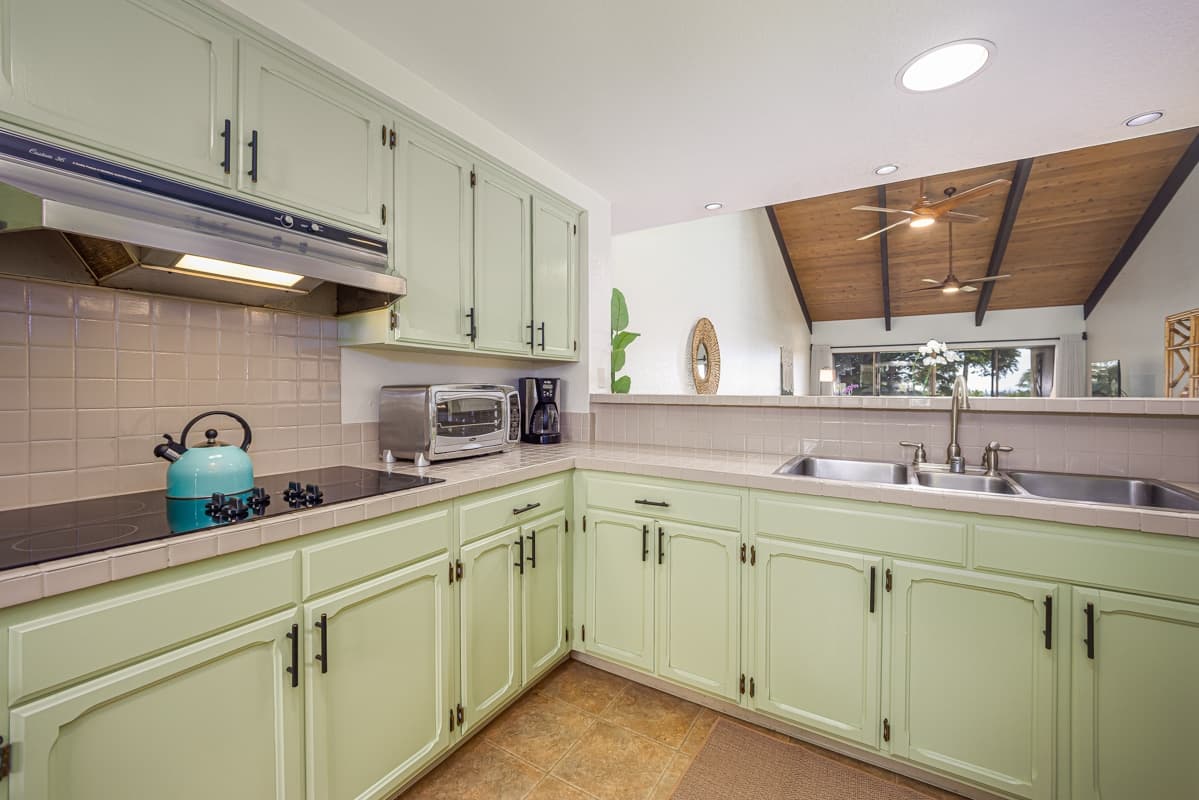 Condo in Kailua-Kona · ★4.87 · 3 bedrooms · 4 beds · 3 private baths - Photo 4