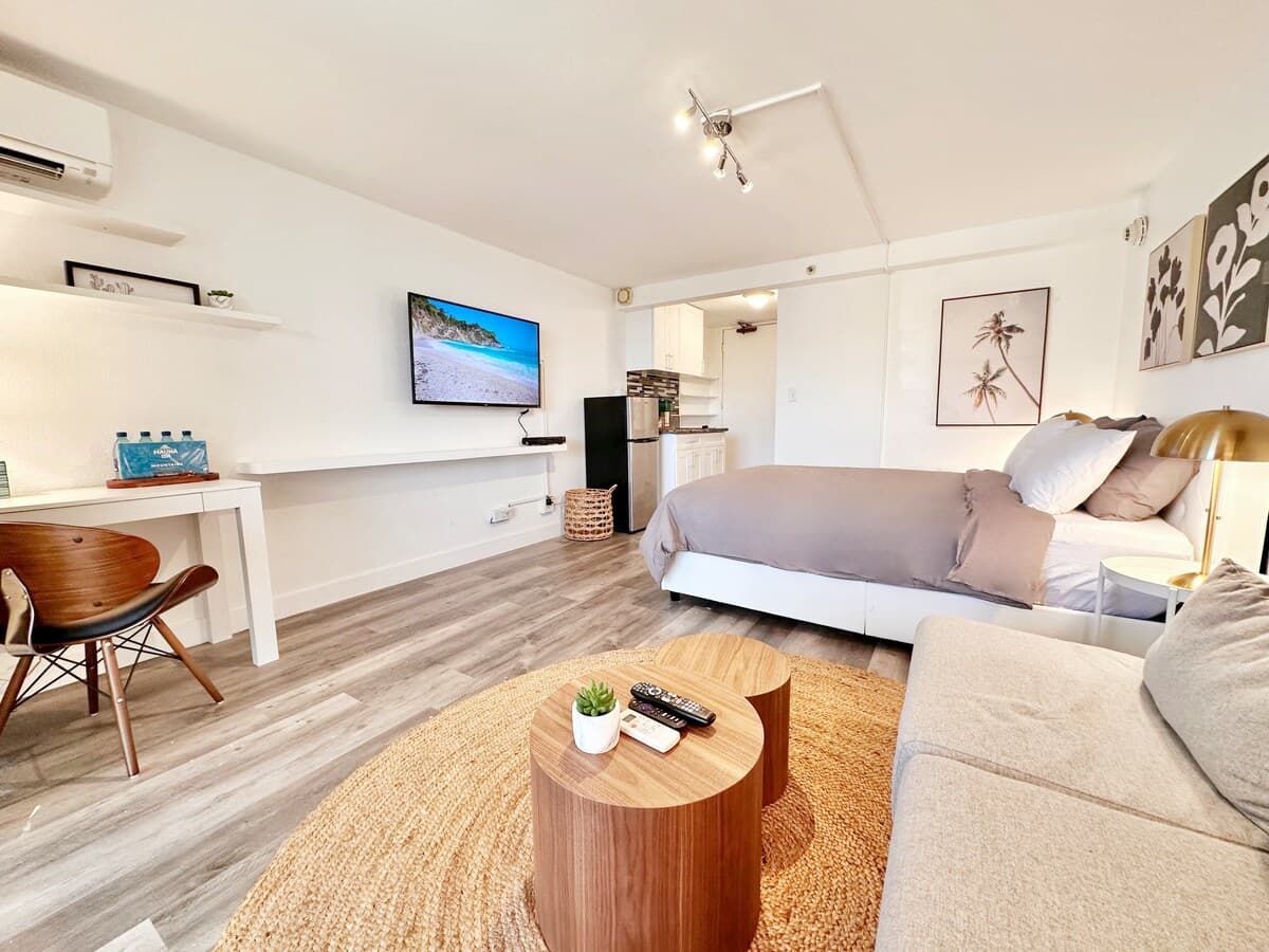 Condo in Honolulu · ★4.92 · Studio · 2 beds · 1 private bath - Photo 5
