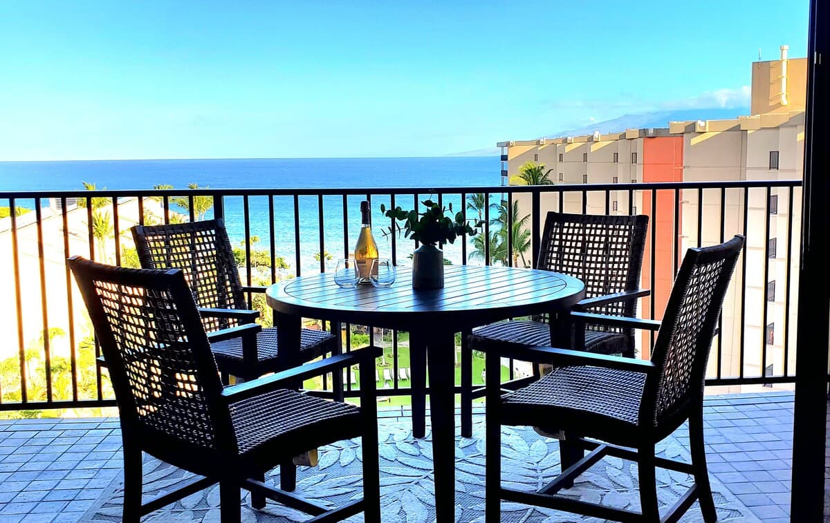 Condo in Lahaina · ★4.73 · 2 bedrooms · 4 beds · 2 baths - Photo 2