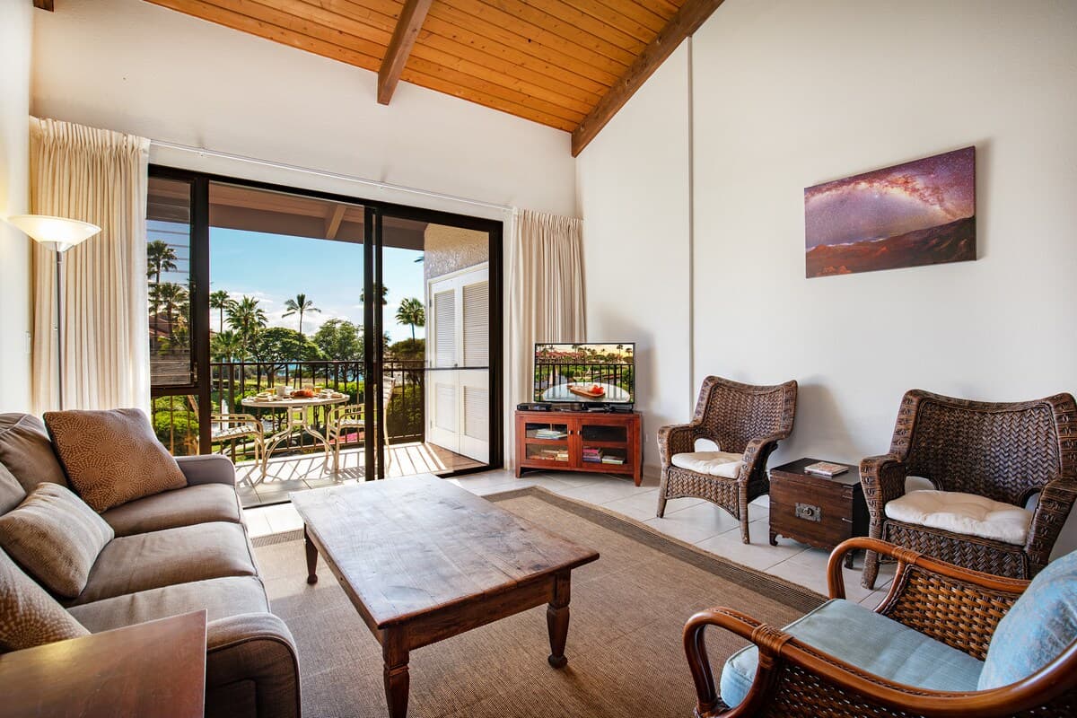 Condo in Kihei · ★4.82 · 2 bedrooms · 4 beds · 2 baths - Photo 2