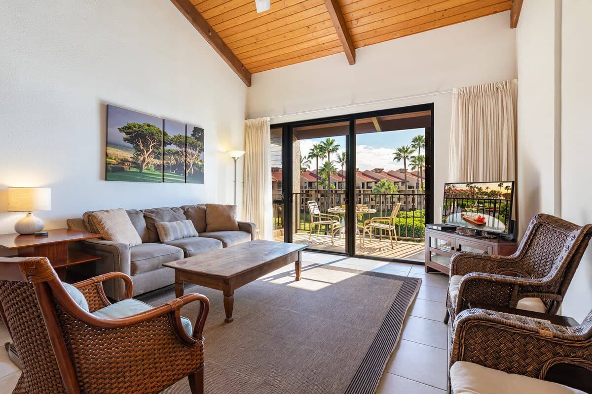 Condo in Kihei · ★4.82 · 2 bedrooms · 4 beds · 2 baths - Photo 4