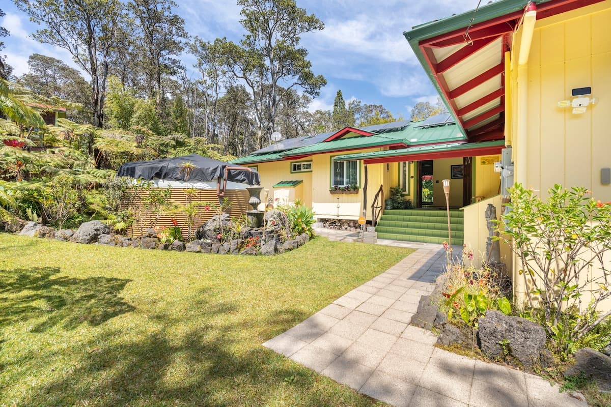 Home in Hawaii · ★4.98 · 1 bedroom · 1 bed · 1.5 private baths - Photo 3