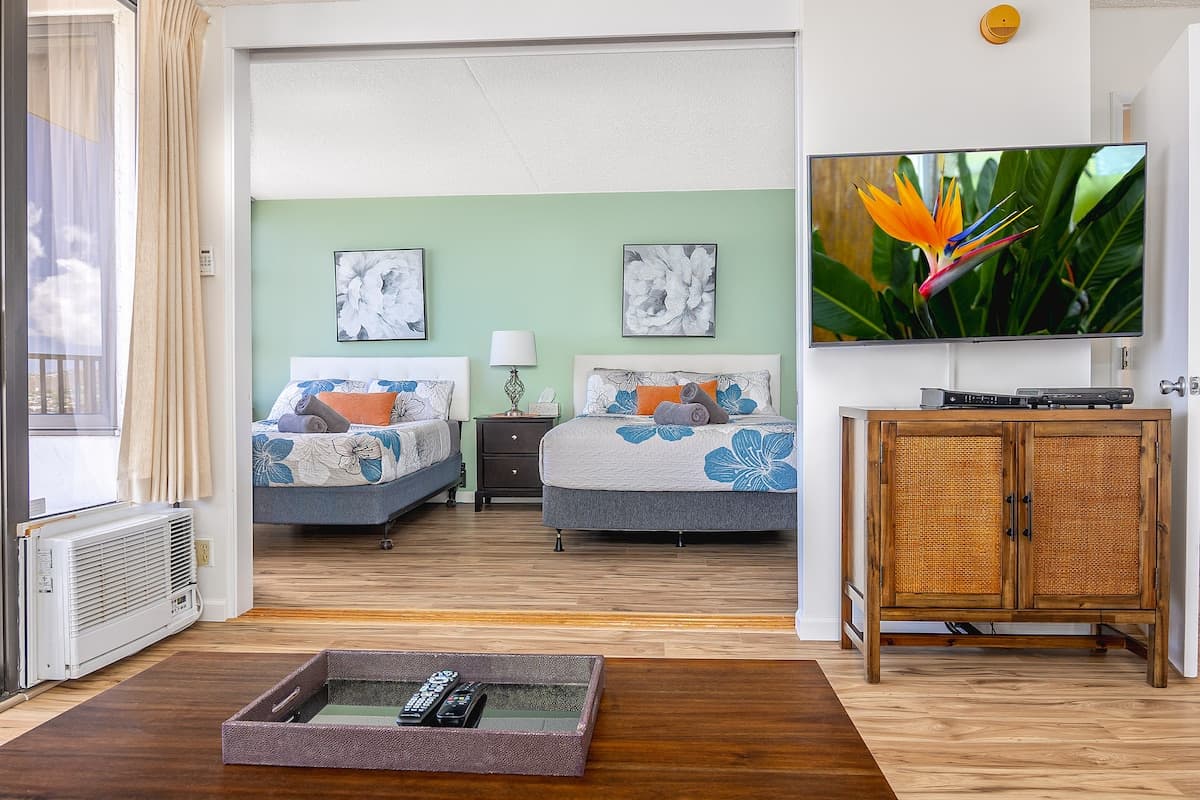 Condo in Honolulu · ★4.91 · 1 bedroom · 3 beds · 1 private bath - Photo 3
