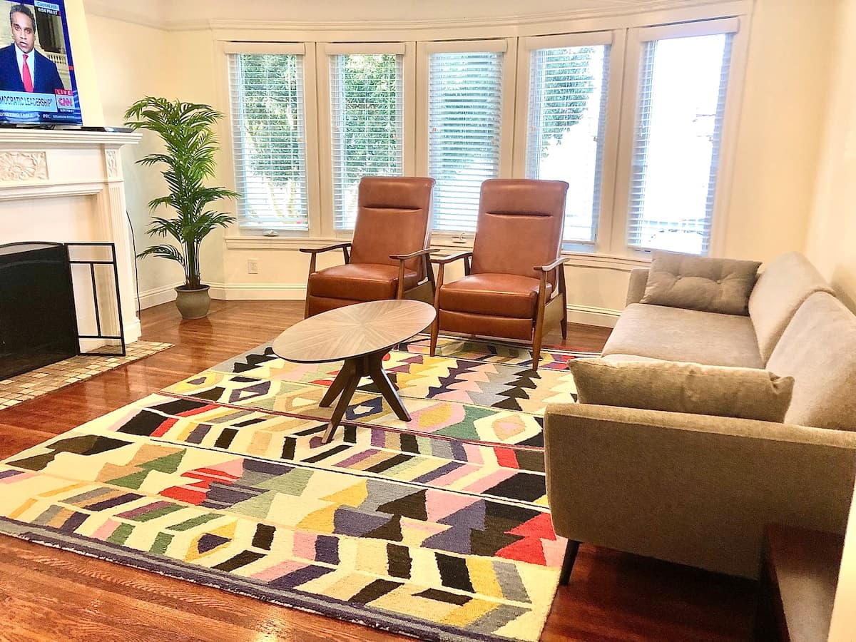 Newly renovated 4BR home near BART/MUNI - Photo 1