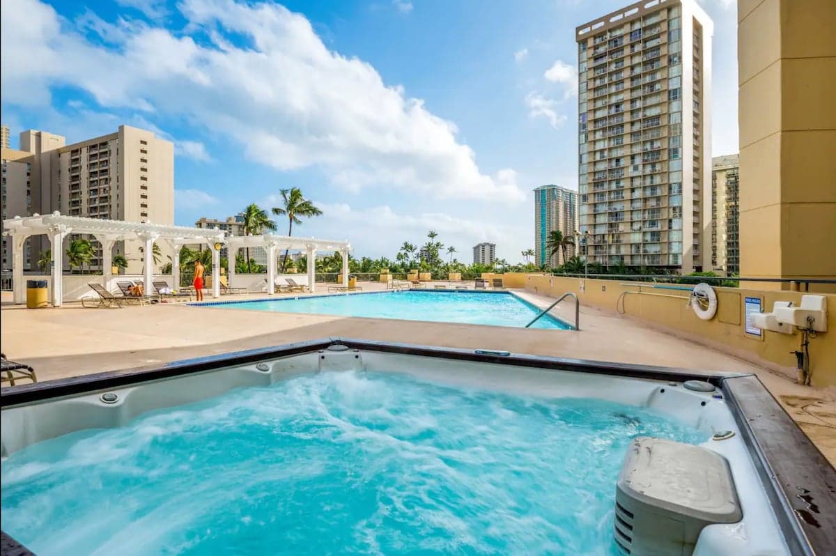 Condo in Honolulu · ★4.73 · Studio · 2 beds · 1 private bath - Photo 1