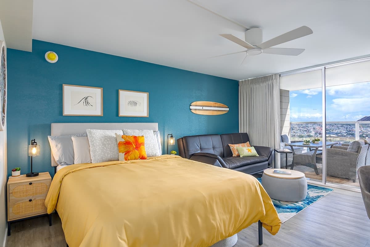 Condo in Honolulu · ★4.93 · Studio · 1 bed · 1 private bath - Photo 1