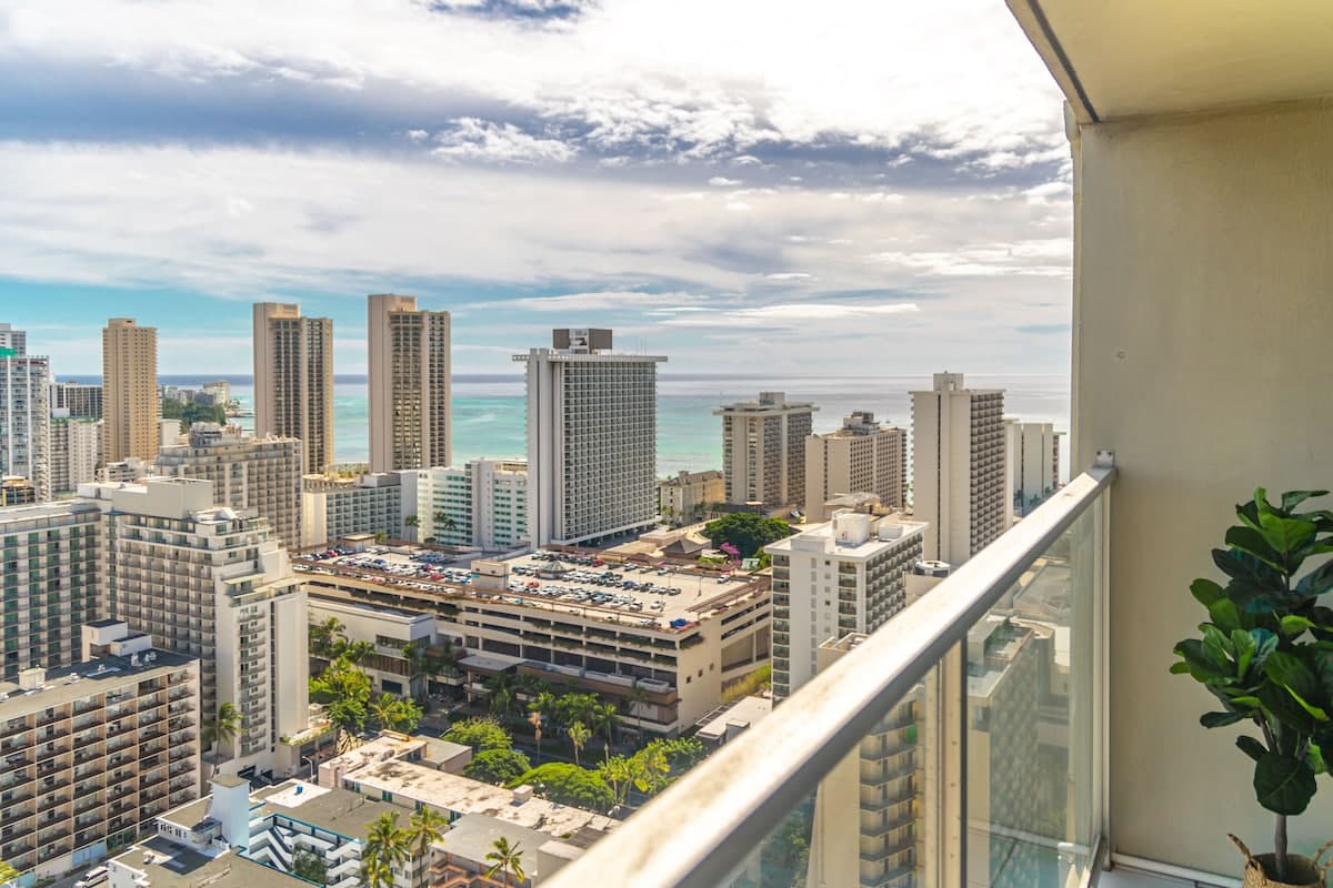 Condo in Honolulu · ★4.93 · Studio · 1 bed · 1 private bath - Photo 3