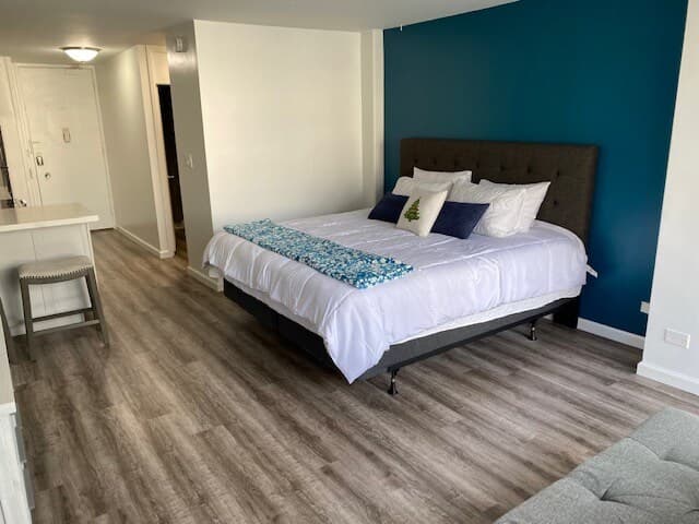 Condo in Honolulu · ★4.75 · Studio · 1 bed · 1 private bath - Photo 4
