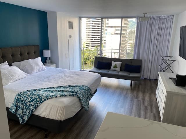 Condo in Honolulu · ★4.75 · Studio · 1 bed · 1 private bath - Photo 1