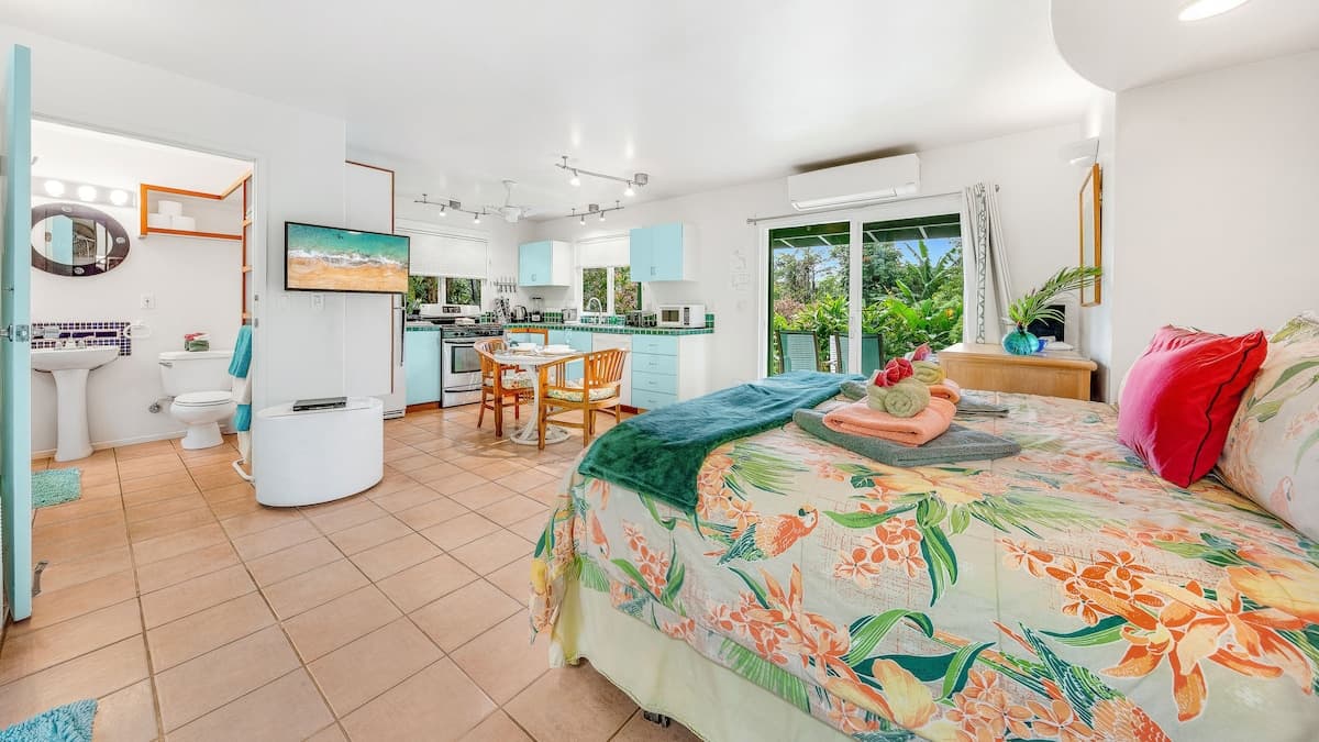 Haleakala Cottage - private hot tub, pool access - Photo 5