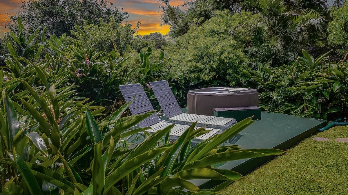 Haleakala Cottage - private hot tub, pool access - Photo 2