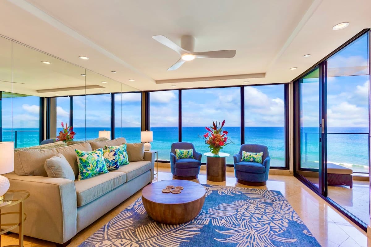 Condo in Lahaina · ★4.98 · 1 bedroom · 2 beds · 1 bath - Photo 2
