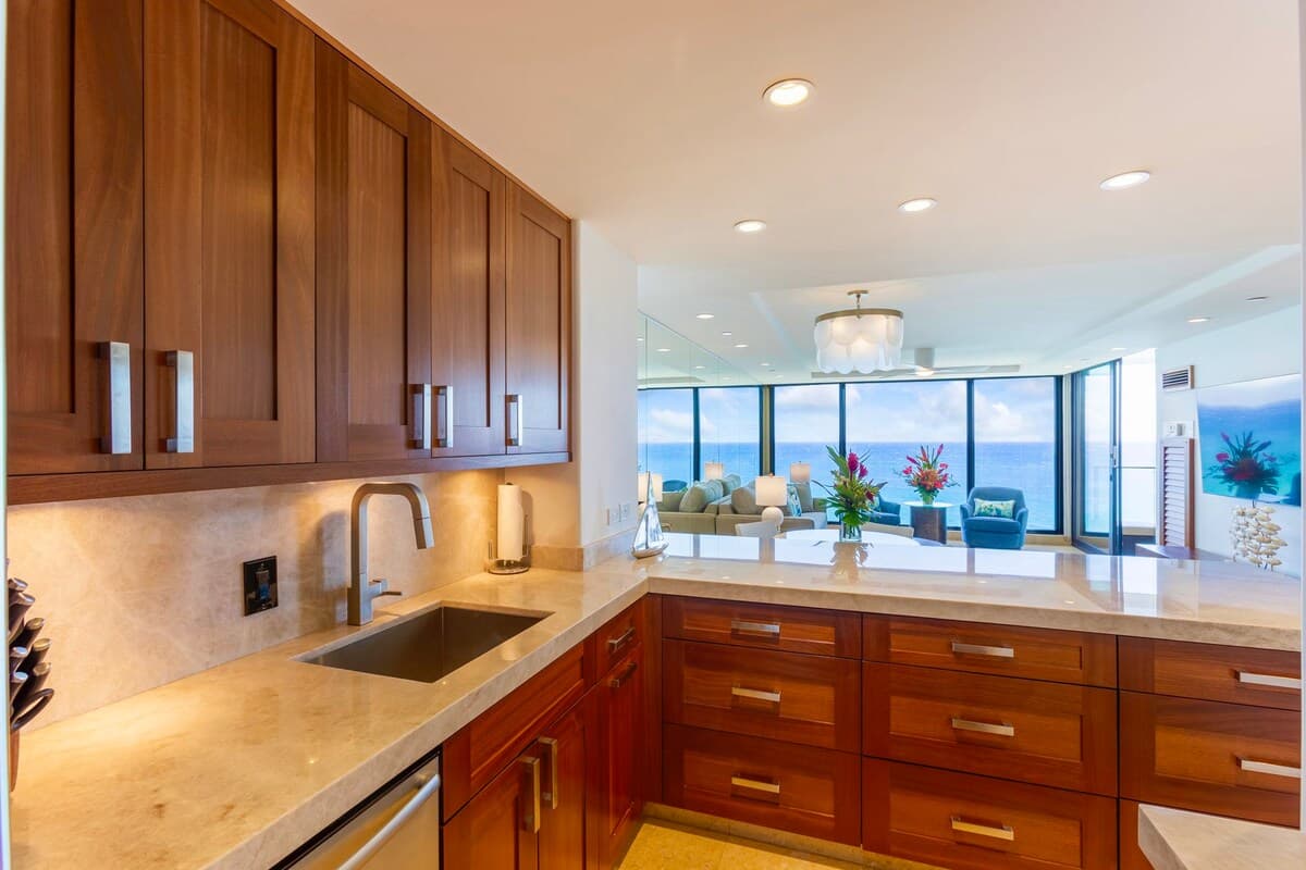 Condo in Lahaina · ★4.98 · 1 bedroom · 2 beds · 1 bath - Photo 4