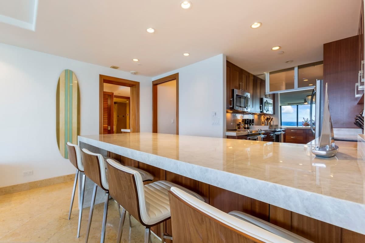 Condo in Lahaina · ★4.98 · 1 bedroom · 2 beds · 1 bath - Photo 5