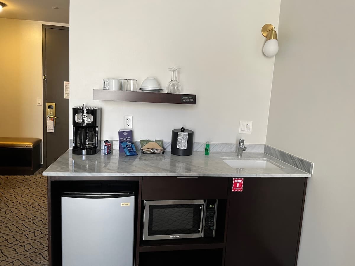 Union Square Condo with Skyline Views & Sauna - Photo 4
