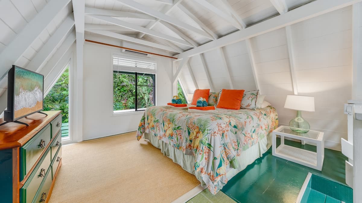 Home in Maui County · ★4.97 · 1 bedroom · 2 beds · 1 bath - Photo 4
