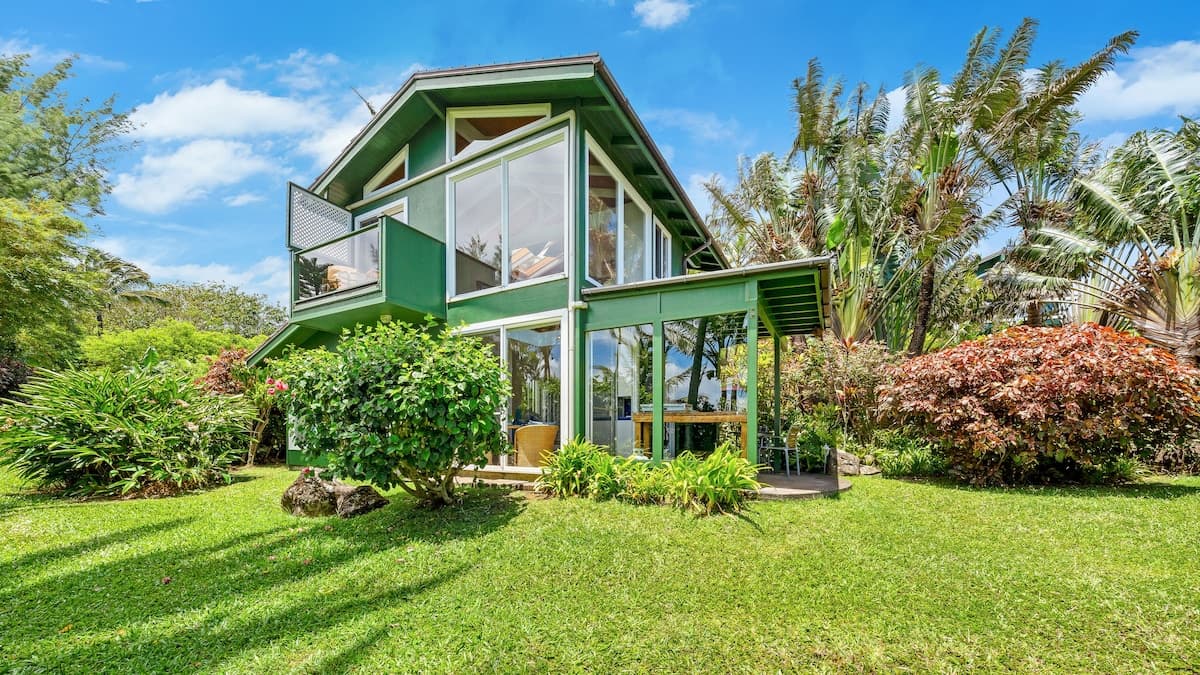 Cabin in Maui County · ★4.97 · 1 bedroom · 3 beds · 1.5 baths - Photo 1