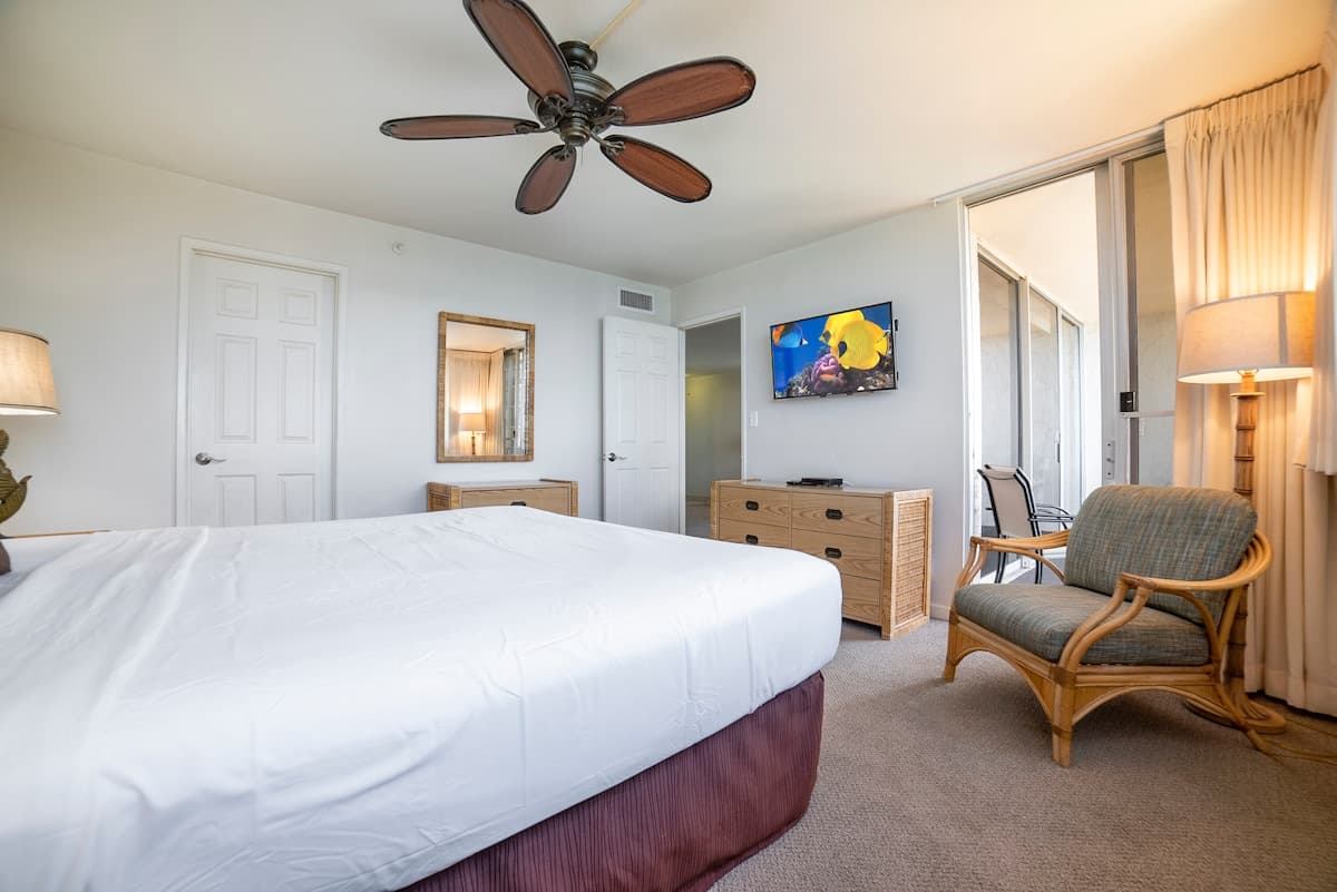Condo in Lahaina · ★4.95 · 1 bedroom · 1 bed · 1 shared bath - Photo 5