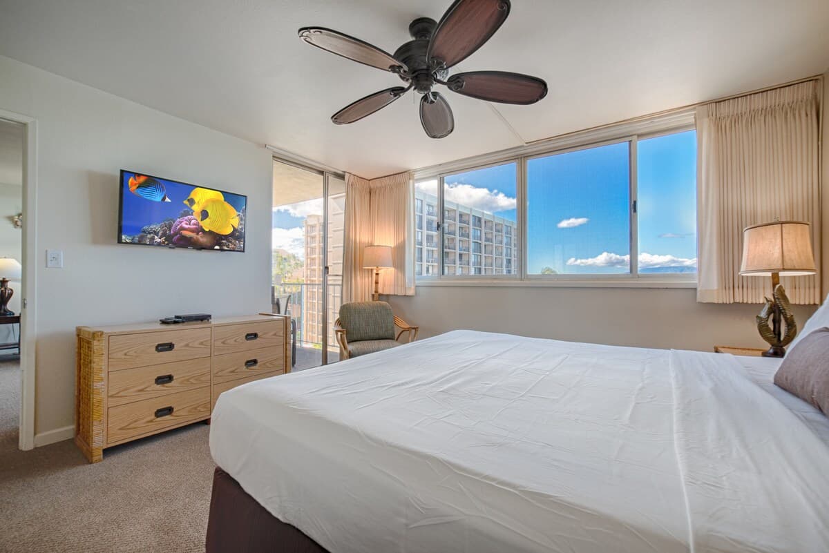 Condo in Lahaina · ★4.95 · 1 bedroom · 1 bed · 1 shared bath - Photo 4