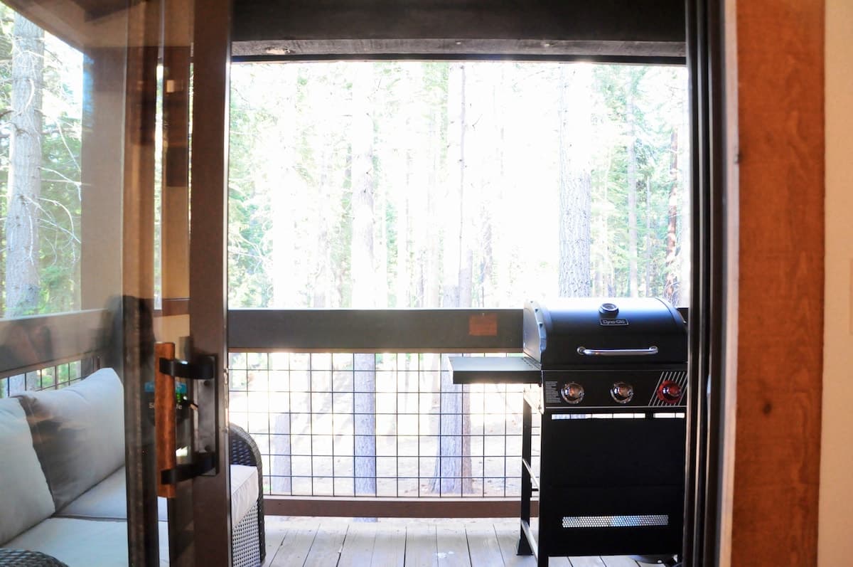 Pet-Friendly Condo Steps from Village & Shuttle - Photo 4