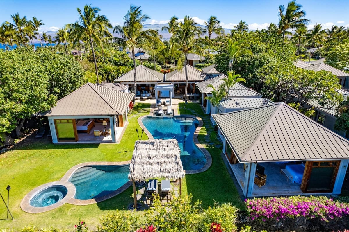 Villa in Waimea · ★4.83 · 3 bedrooms · 4 beds · 3.5 baths - Photo 4