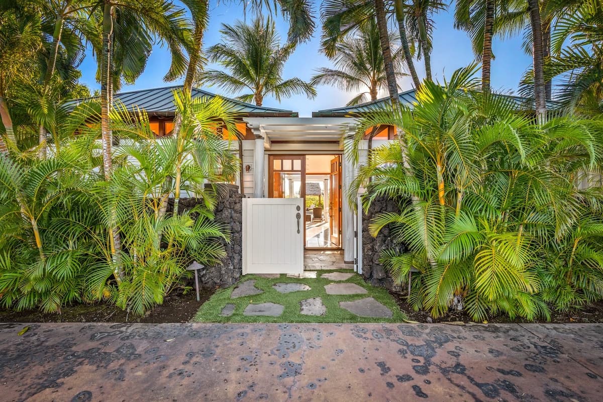 Villa in Waimea · ★4.83 · 3 bedrooms · 4 beds · 3.5 baths - Photo 2