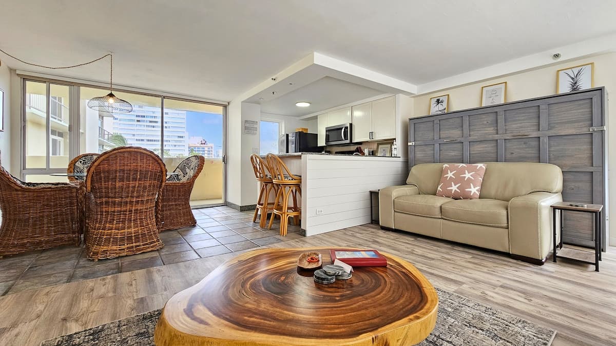 DHBH 601, 2 Bedroom Oceanfront condo - Photo 2