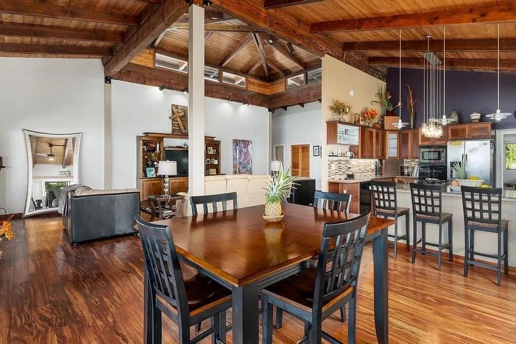 Home in Captain Cook · ★4.99 · 2 bedrooms · 2 beds · 2.5 baths - Photo 4