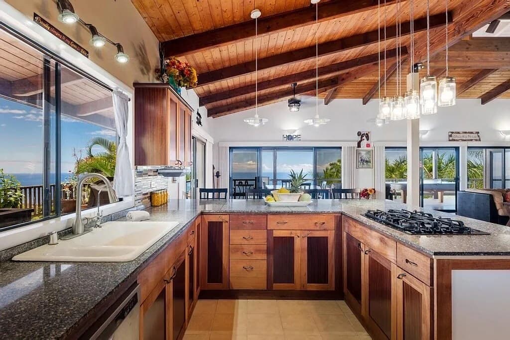 Home in Captain Cook · ★4.99 · 2 bedrooms · 2 beds · 2.5 baths - Photo 3