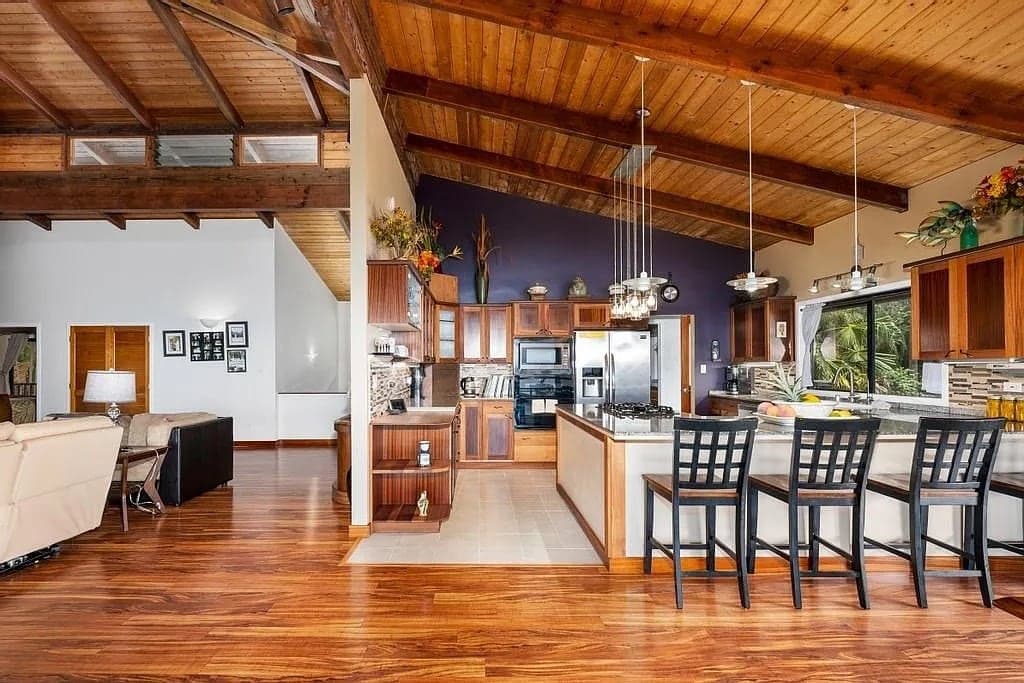Home in Captain Cook · ★4.99 · 2 bedrooms · 2 beds · 2.5 baths - Photo 5