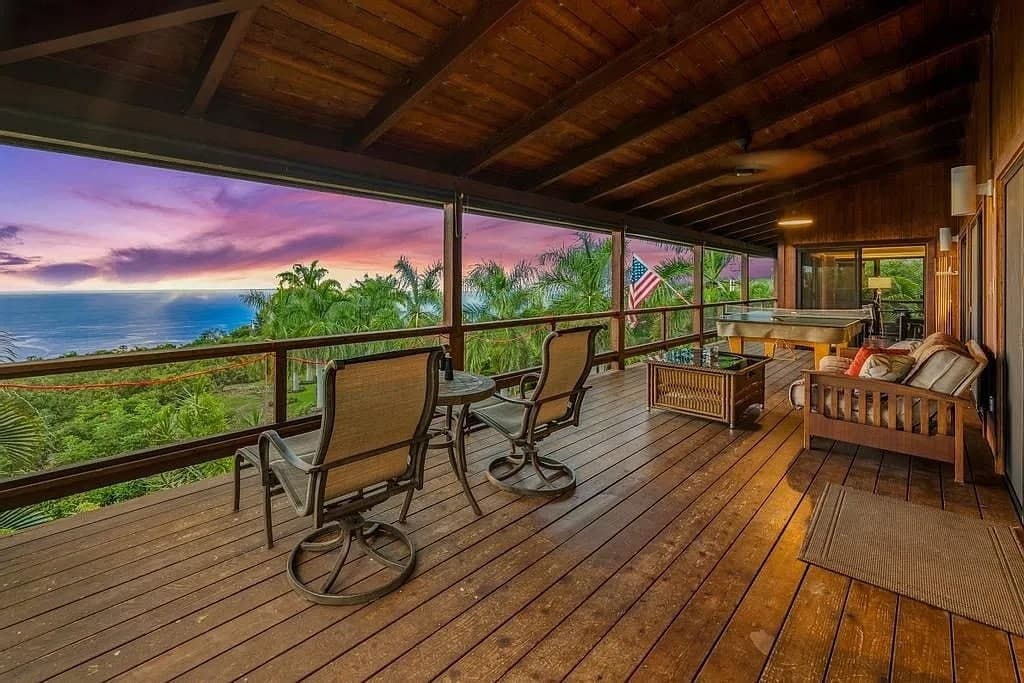 Home in Captain Cook · ★4.99 · 2 bedrooms · 2 beds · 2.5 baths - Photo 1