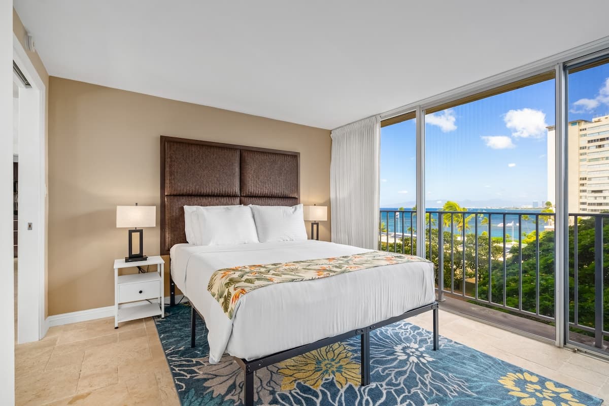 DHBH 803 1 Bedroom with Great Views, Kitchen & Den - Photo 1