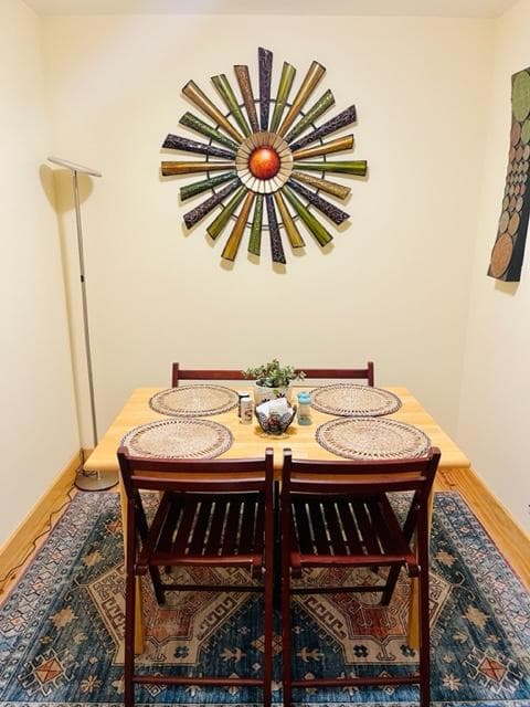 Steps to Golden Gate Park, renovated 2BR with yard - Photo 5