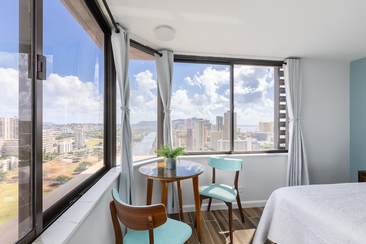 Condo in Honolulu · ★4.9 · Studio · 1 bed · 1 private bath - Photo 1