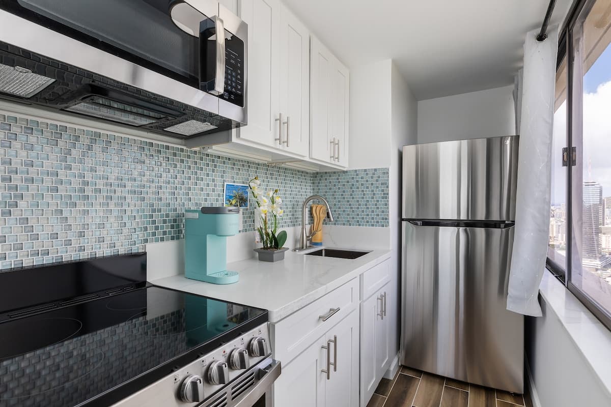 Condo in Honolulu · ★4.9 · Studio · 1 bed · 1 private bath - Photo 5