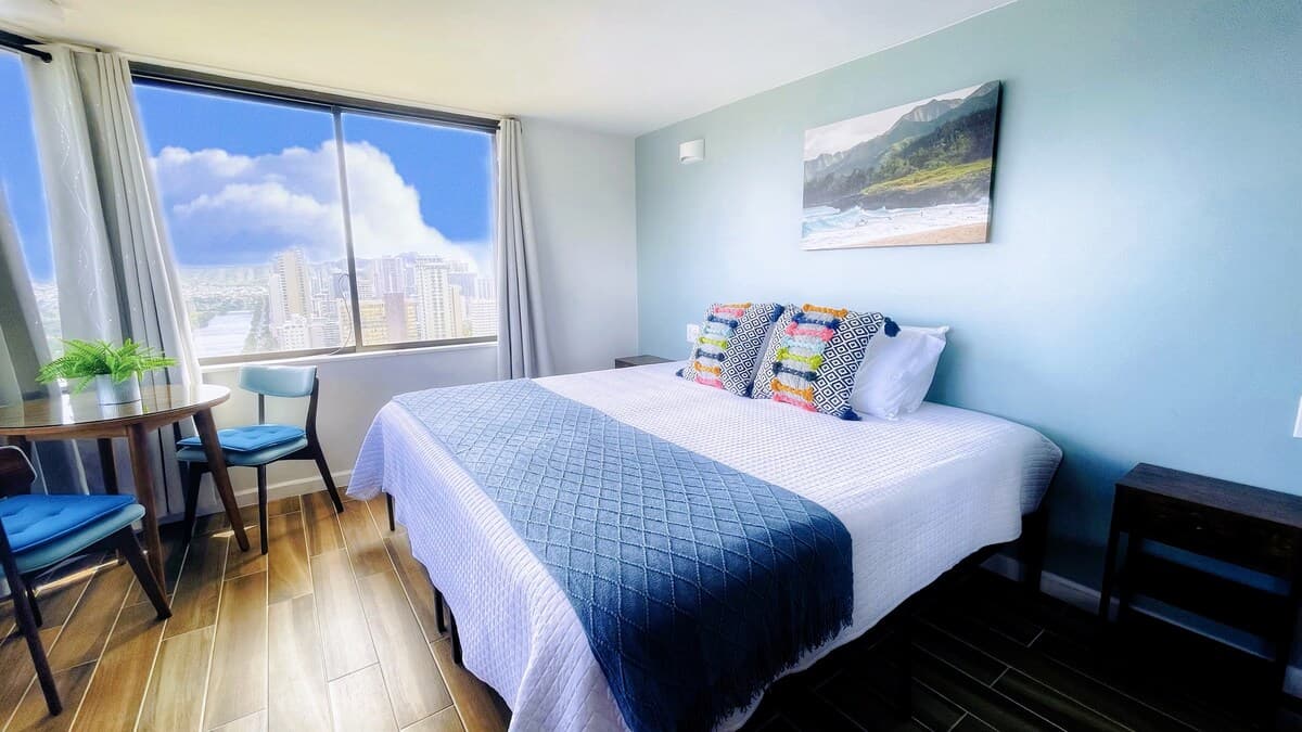 Condo in Honolulu · ★4.9 · Studio · 1 bed · 1 private bath - Photo 2