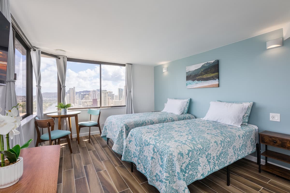 Condo in Honolulu · ★4.9 · Studio · 1 bed · 1 private bath - Photo 3