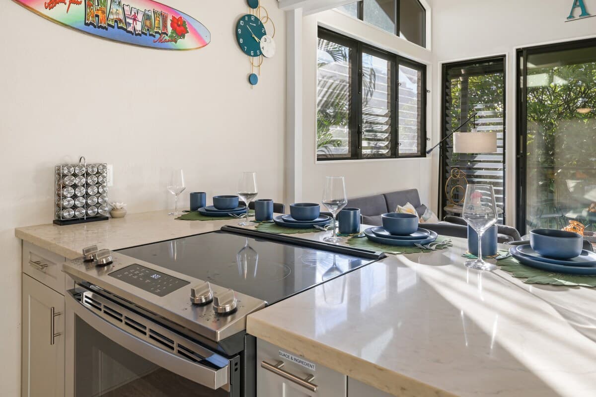 Coral Cove- Ocean View, Pool, Hot tub, & King Bed - Photo 5