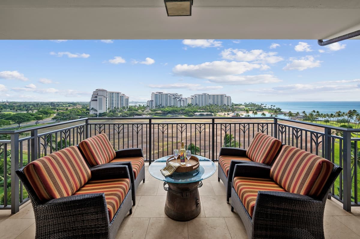 Condo in Kapolei · ★4.98 · 3 bedrooms · 4 beds · 3 private baths - Photo 2