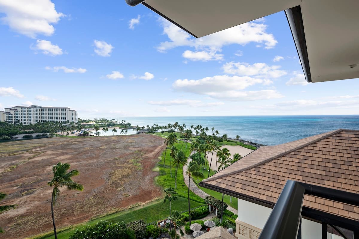Condo in Kapolei · ★4.98 · 3 bedrooms · 4 beds · 3 private baths - Photo 4