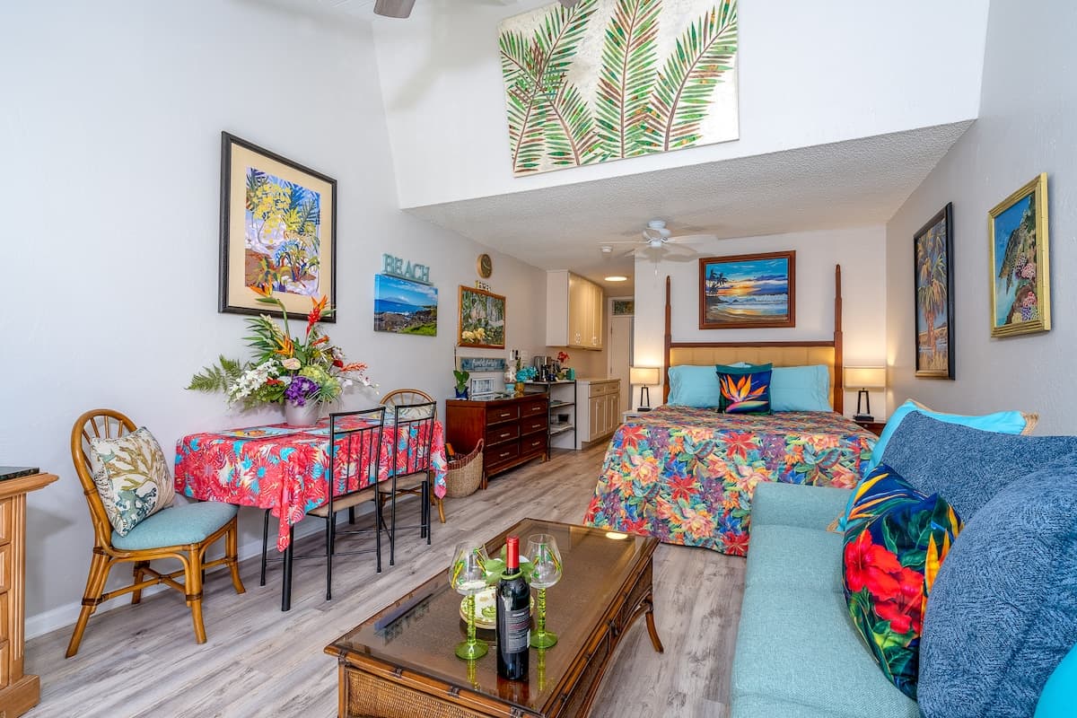 Condo in Kihei · ★4.95 · Studio · 2 beds · 1 private bath - Photo 3
