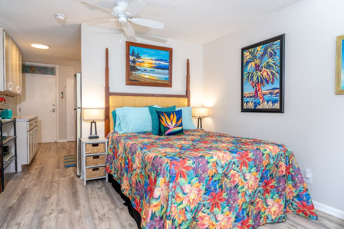 Condo in Kihei · ★4.95 · Studio · 2 beds · 1 private bath - Photo 4