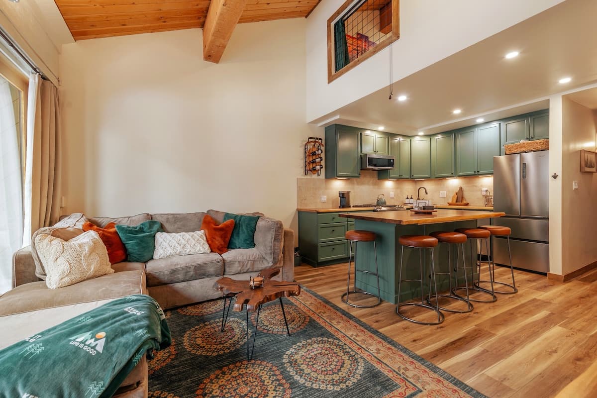 Village Condo, Ski-In/Out, Projector, Hot Tubs - Photo 5