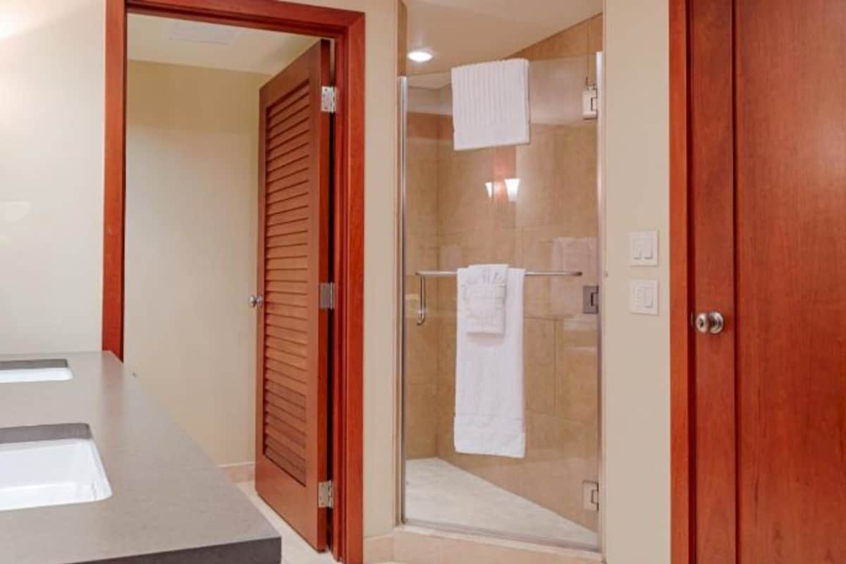 Condo in Honolulu County · ★4.97 · 2 bedrooms · 3 beds · 2 private baths - Photo 1