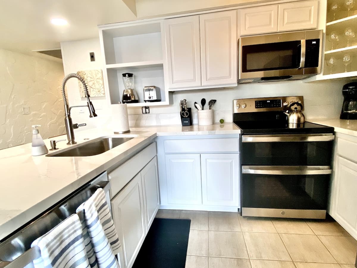 Condo in Kailua-Kona · ★4.96 · 1 bedroom · 2 beds · 1 bath - Photo 5